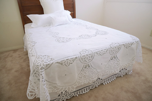Old Fashioned Battenburg Lace Bed Coverlet. Twin Size